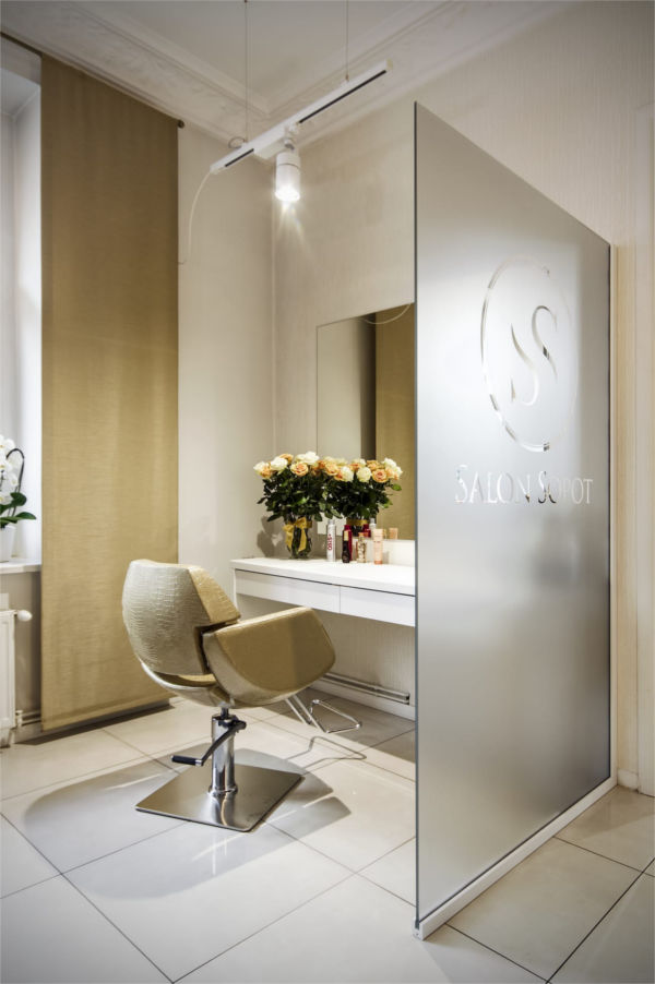Stanowisko fryzjerskie w salonie fryzjerskim Salon Sopot