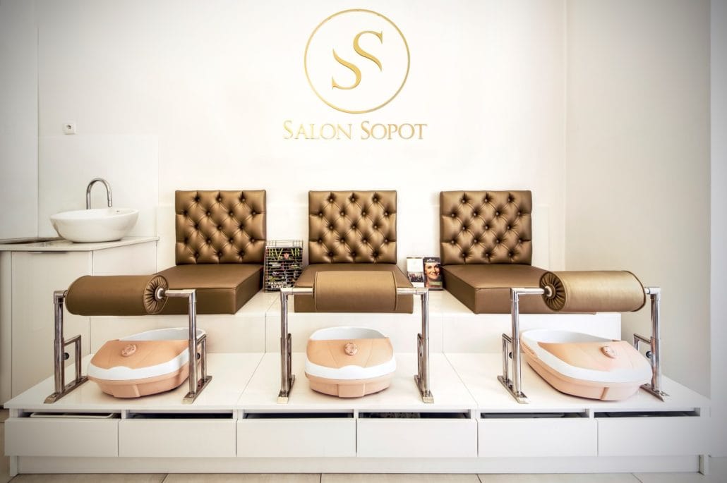 Fotele do zabiegów pedicure w salonie spa Salon Sopot